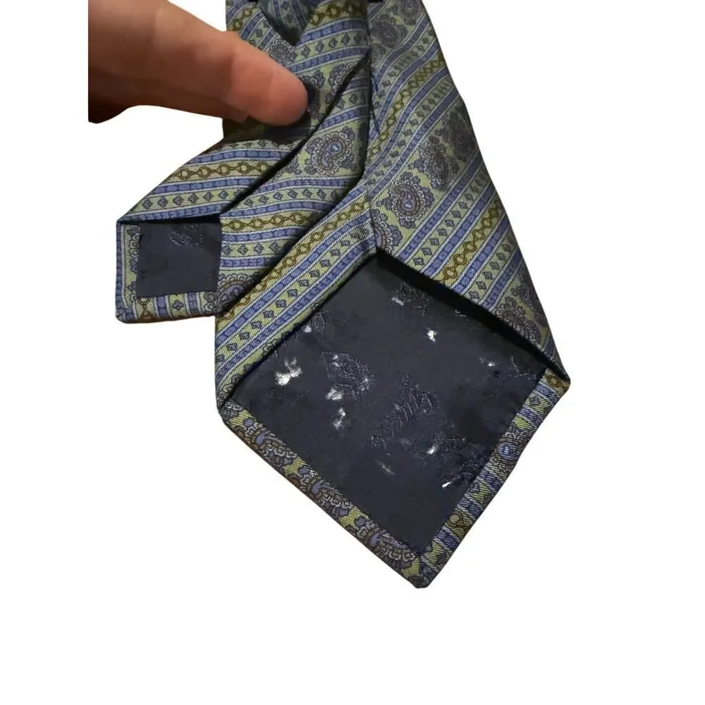 Gucci Accessory Collection 100% Silk Tie – Made in Italy Designer Necktie